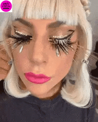 How to Create a Dynamic and Interesting Look with Hybrid Wispy Lash Extensions: Tips and Techniques