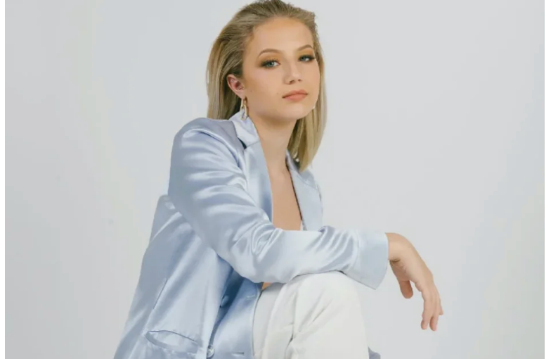  Indi Star