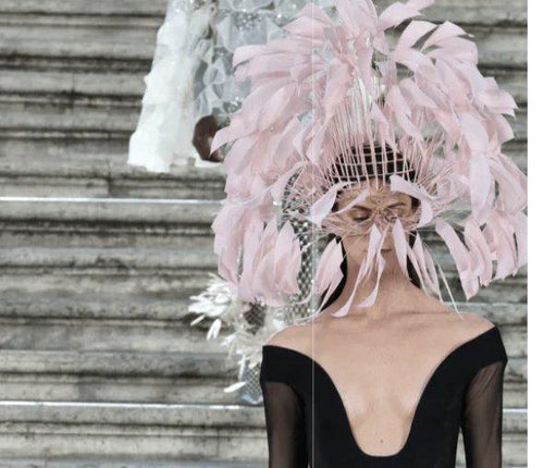 Valentino Couture Fall 2022 - Ouch! Magazine : Fashion Entertainment Blog and Publication